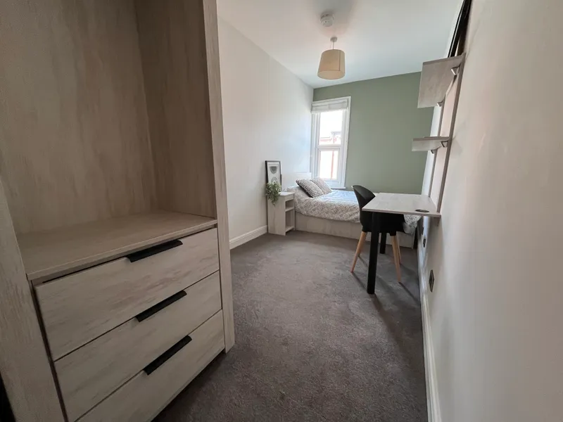 West End // Modern 4 Bed House // JUL 2026 - Image 17